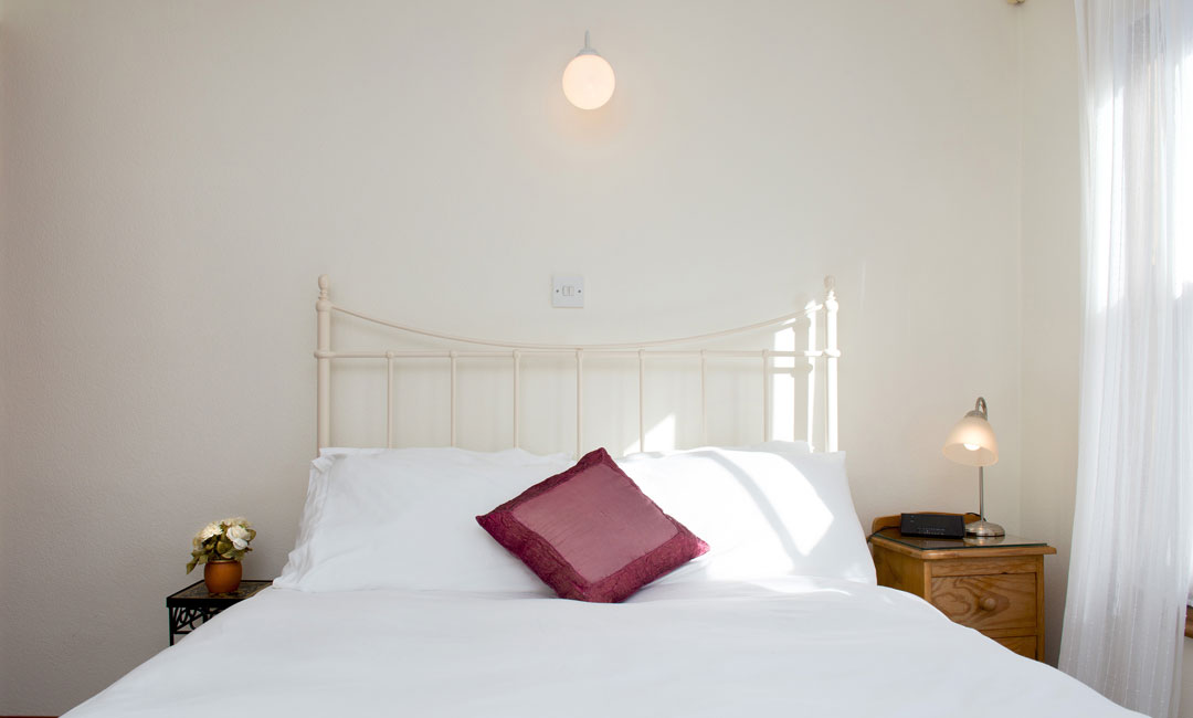 1080x650-bedroom5